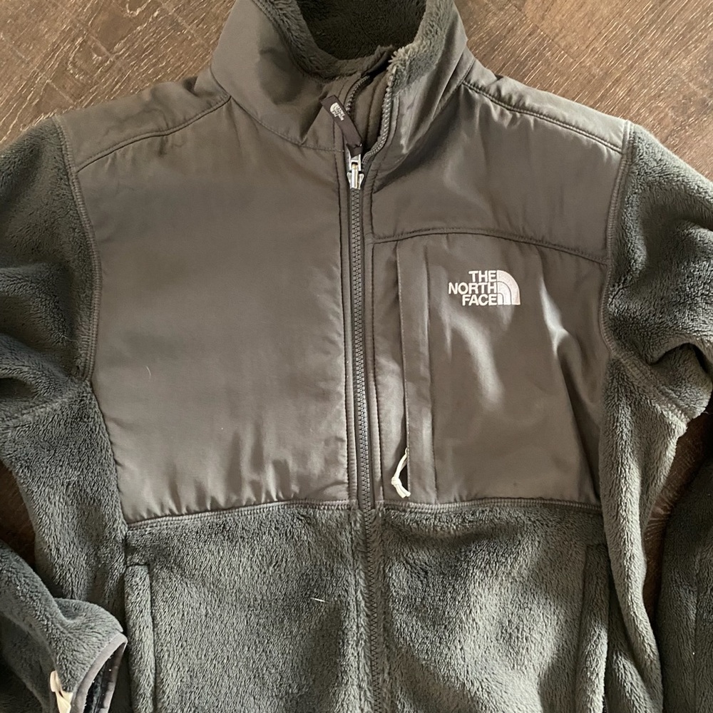 Grey north face coat